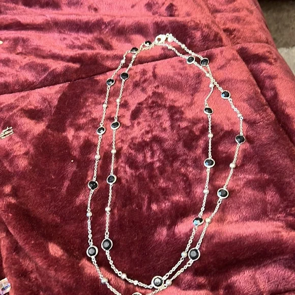 Black and silver, long necklace, costume jewelry - Picture 3 of 3